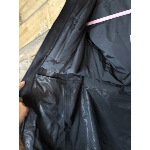Women’s Lululemon Rain Rebel Jacket, Black, Size 6 - Picture 4 of 10